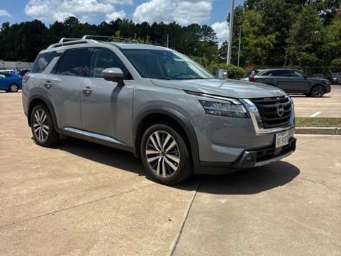 Used 2022 Nissan Pathfinder Platinum w/ Cargo Package FWD image 3