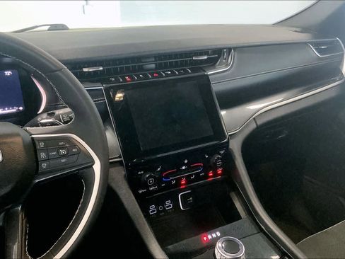 Used 2023 Jeep Grand Cherokee Altitude image 13