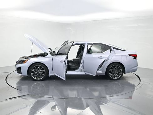 Used 2024 Nissan Altima 2.0 SR FWD image 27
