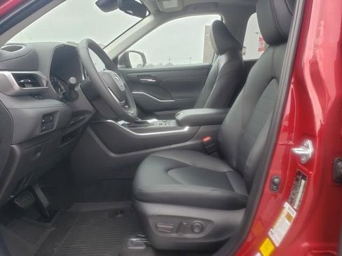 New 2026 Toyota Highlander XLE image 10