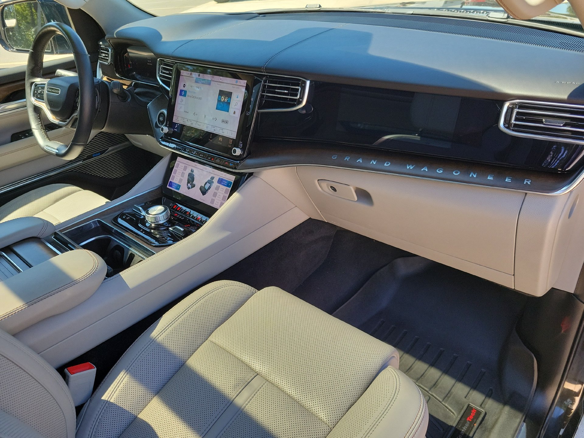 Used 2023 Jeep Grand Wagoneer 4WD image 3