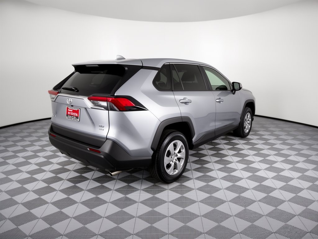Used 2025 Toyota RAV4 LE AWD/4WD image 9