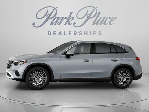 Used 2026 Mercedes-Benz GLC 300 image 4