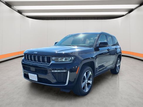 New 2026 Jeep Grand Cherokee Limited image 3