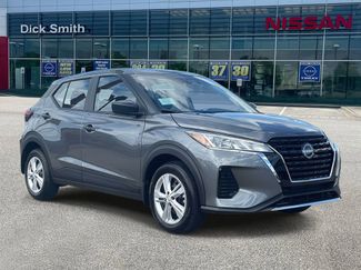 New 2025 Nissan Kicks Play S video 1