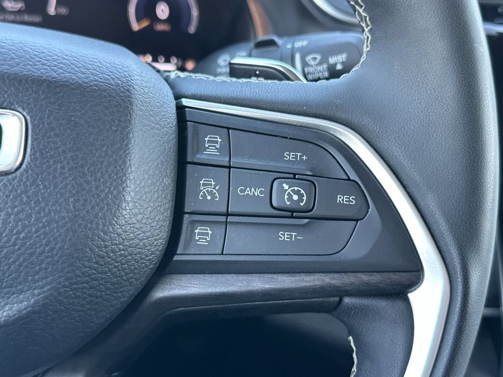 Used 2023 Jeep Grand Cherokee L Limited AWD/4WD image 31