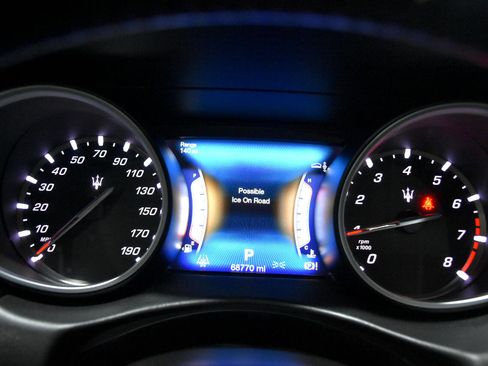 Used 2017 Maserati Levante w/ Luxury Package image 14