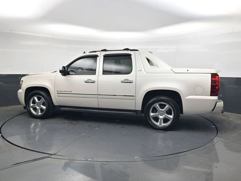 Used 2011 Chevrolet Avalanche LTZ AWD/4WD image 7