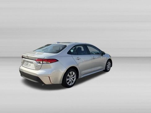 Used 2025 Toyota Corolla LE FWD image 5