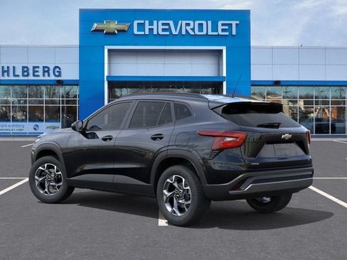 New 2026 Chevrolet Trax LT w/ Driver Confidence Package FWD image 3