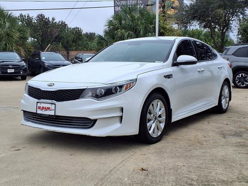 Used 2017 Kia Optima EX image 4