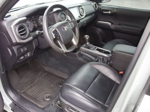 Used 2023 Toyota Tacoma TRD Off-Road w/ TRD Premium Off Road Package image 10