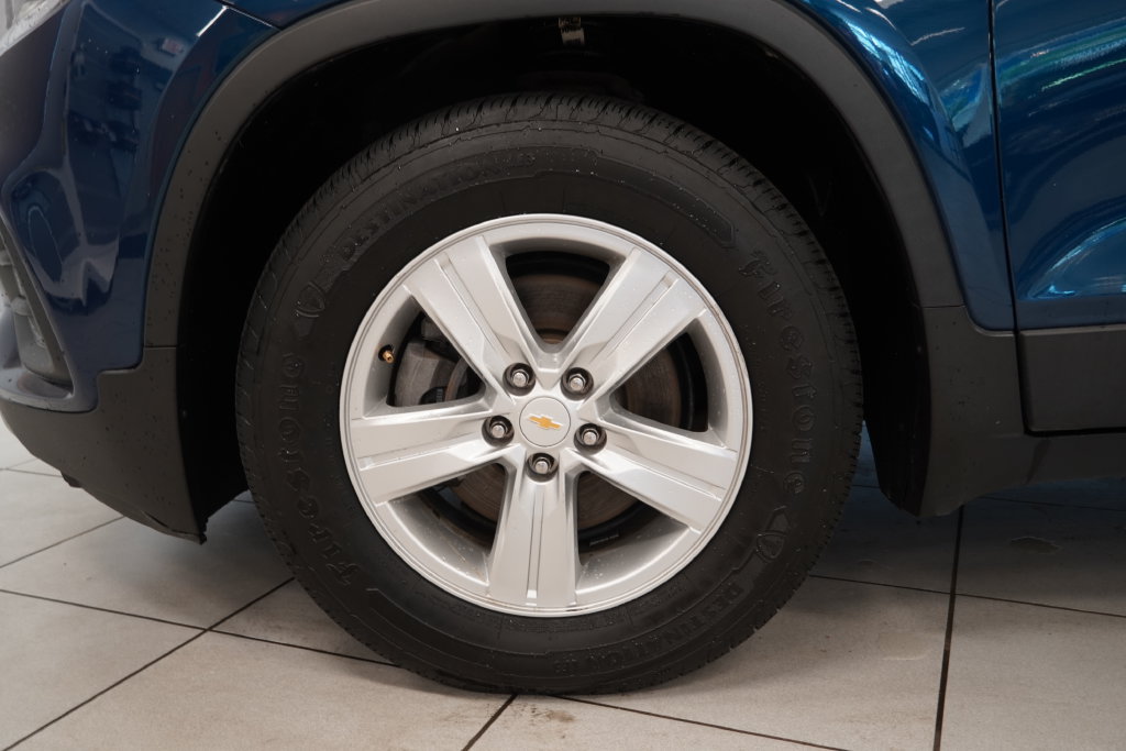 Used 2020 Chevrolet Trax LT w/ LT Convenience Package FWD image 15