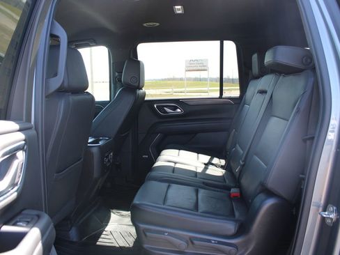 Used 2022 Chevrolet Suburban Z71 image 26