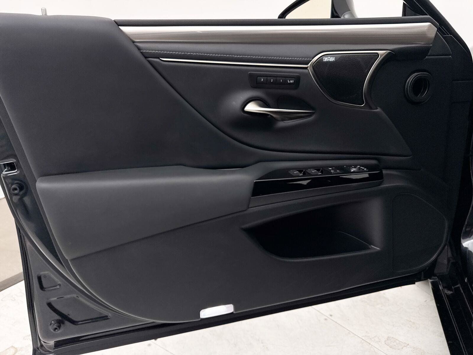 Used 2024 Lexus ES 300h F Sport w/ Accessory Package (Z1) FWD image 30