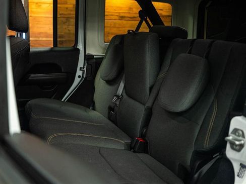 Used 2025 Jeep Wrangler Unlimited Sahara AWD/4WD image 10