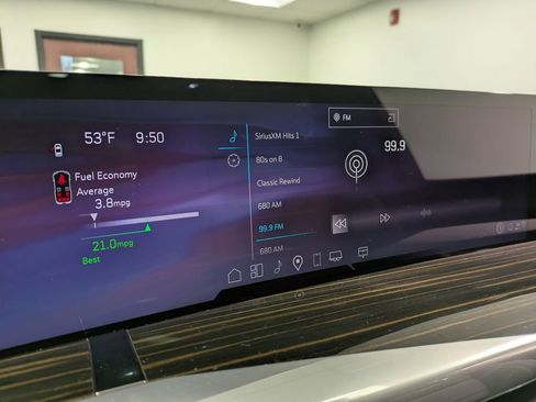 Used 2025 Cadillac Escalade Premium Luxury AWD/4WD image 12