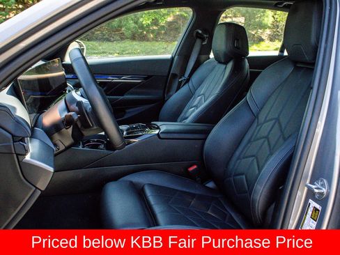 Used 2024 BMW 540i xDrive AWD/4WD image 11