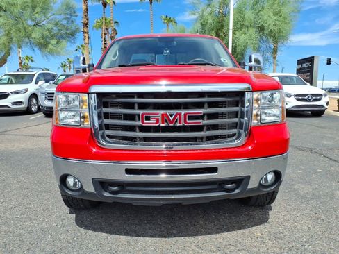 Used 2008 GMC Sierra 2500 SLT w/ Z71 Off-Road Package AWD/4WD image 2