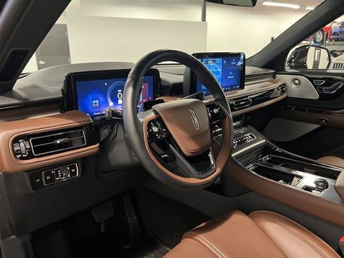 Used 2025 Lincoln Aviator Reserve w/ Luxury Package AWD/4WD image 12