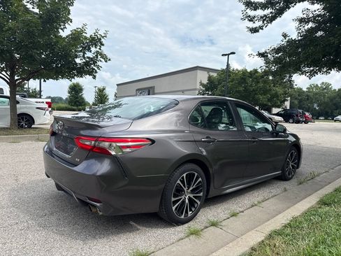 Used 2018 Toyota Camry SE FWD image 5