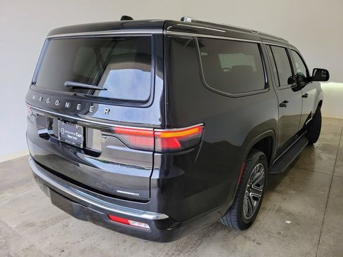 Used 2024 Jeep Wagoneer L Series II w/ Flexible Seating Group AWD/4WD image 5