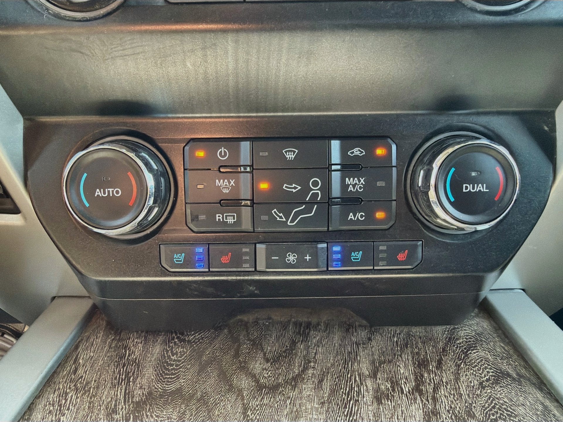 Used 2019 Ford F250 Lariat w/ Lariat Ultimate Package AWD/4WD image 24