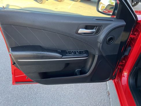 Used 2020 Dodge Charger SXT w/ Driver Convenience Group image 13