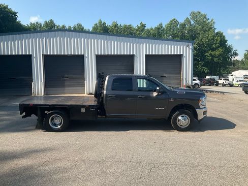 Used 2022 RAM 3500 Tradesman w/ Chrome Appearance Group AWD/4WD image 4