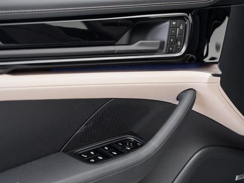 Certified 2025 Porsche Panamera 4 E-Hybrid AWD/4WD image 8