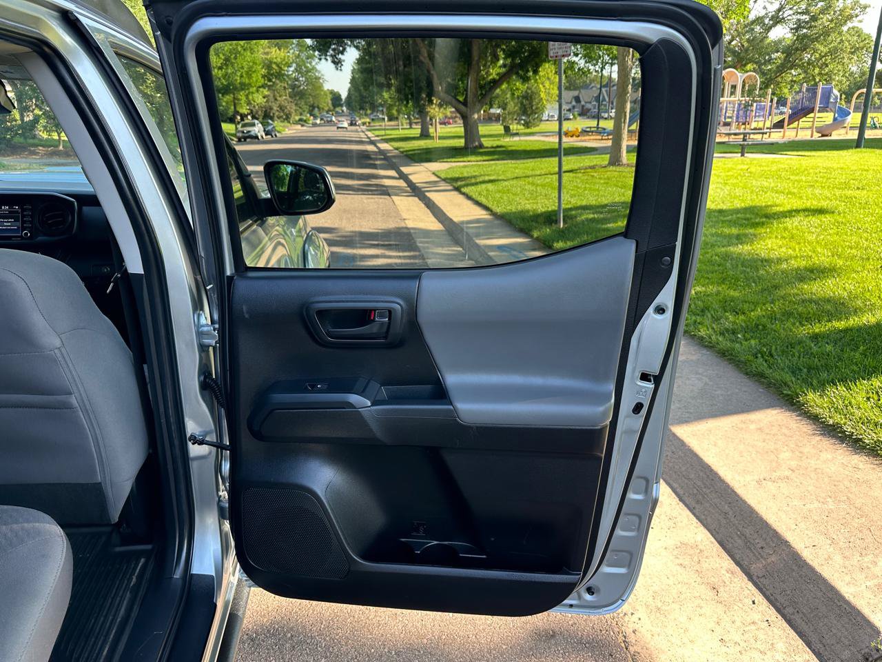Used 2022 Toyota Tacoma SR AWD/4WD image 20