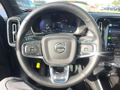 Used 2025 Volvo XC40 B5 Plus image 8