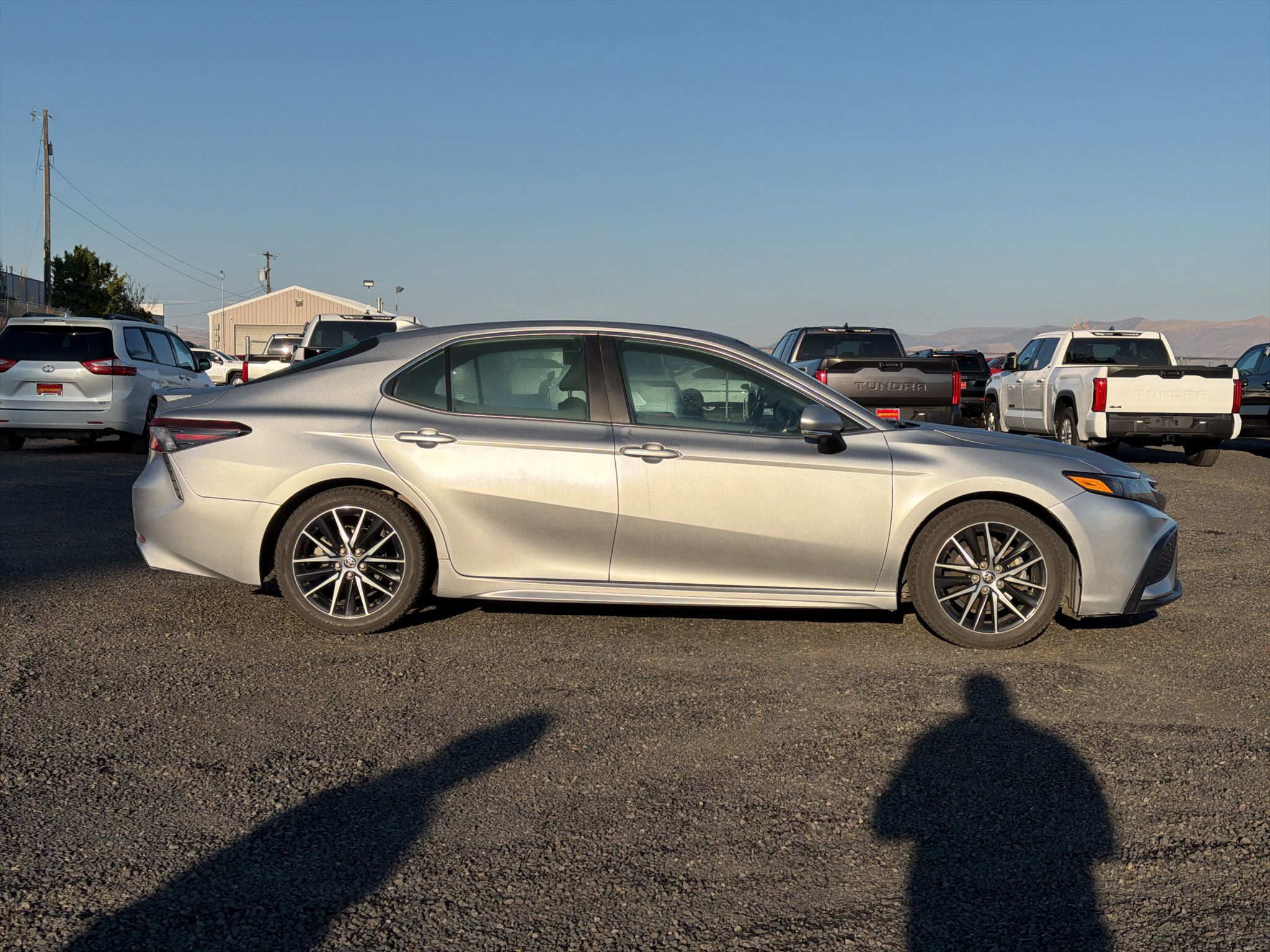 Used 2021 Toyota Camry SE w/ Cold Weather Package FWD image 12