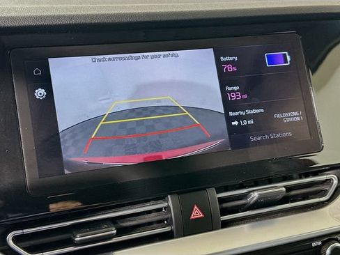 Used 2022 Kia Niro EX FWD image 17