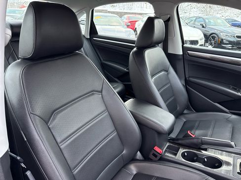 Used 2018 Volkswagen Passat 2.0T SE image 40