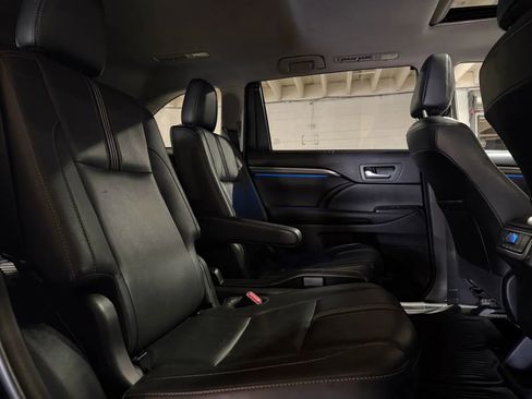 Used 2018 Toyota Highlander SE AWD/4WD image 12
