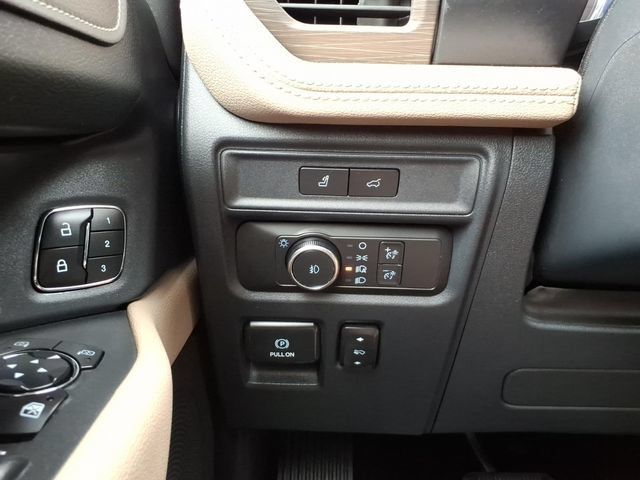 Used 2022 Ford Expedition Limited AWD/4WD image 17