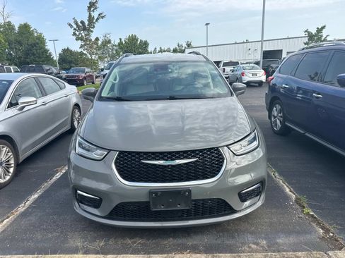 Used 2021 Chrysler Pacifica Touring-L FWD image 7