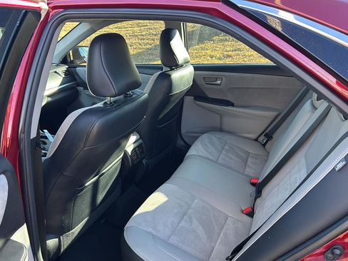 Used 2016 Toyota Camry XSE image 9