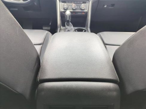 Used 2021 Volkswagen Atlas SE w/ Towing Package FWD image 19
