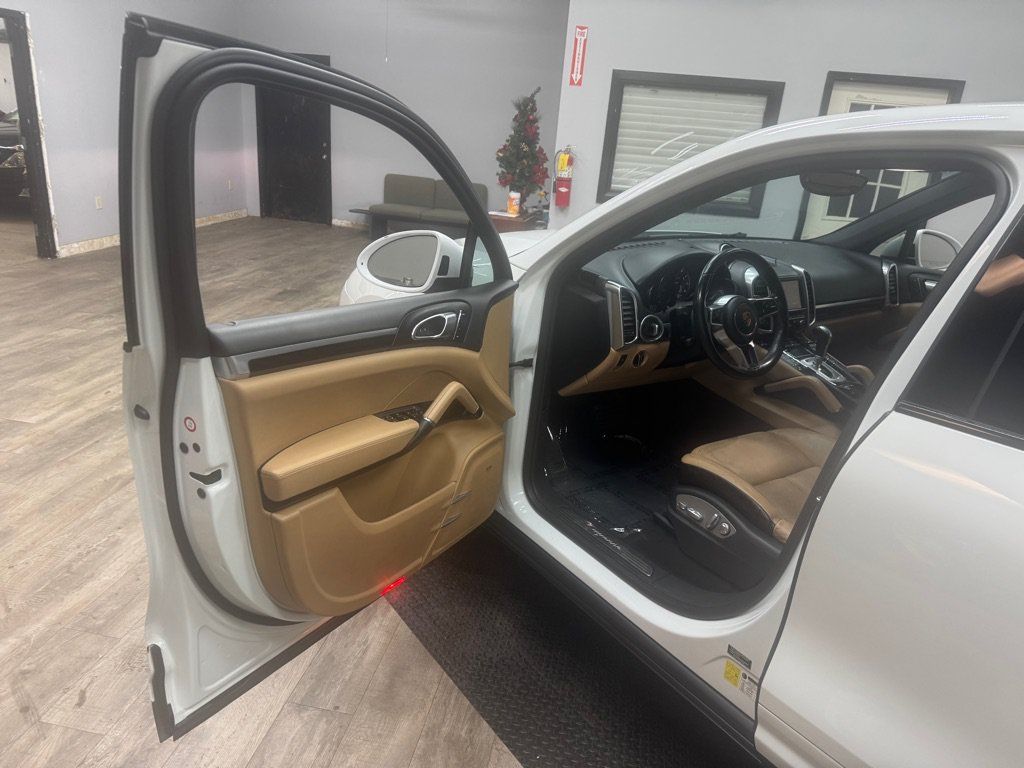 Used 2016 Porsche Cayenne AWD/4WD image 4