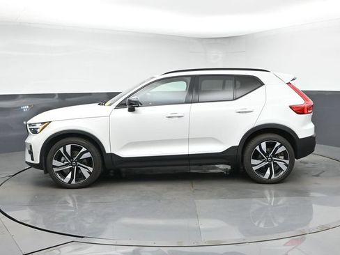 Used 2023 Volvo XC40 B5 Ultimate w/ Protection Package Premier AWD/4WD image 6