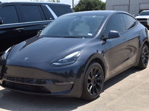 Used 2025 Tesla Model Y Long Range AWD/4WD image 2