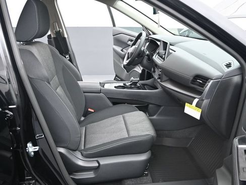 Certified 2026 Nissan Rogue SV FWD image 17