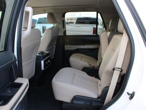 Used 2024 Ford Expedition XLT RWD image 17