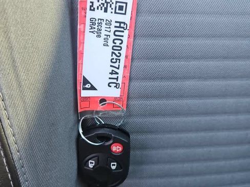 Used 2017 Ford Escape SE w/ Equipment Group 201A AWD/4WD image 20