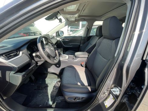 Used 2025 Toyota RAV4 XLE image 27