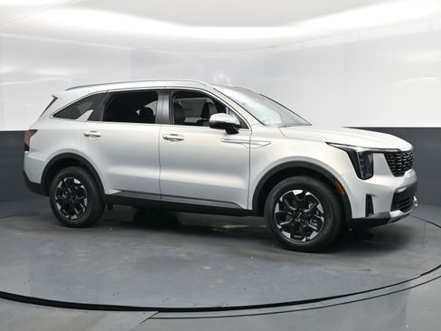 New 2026 Kia Sorento S image 2