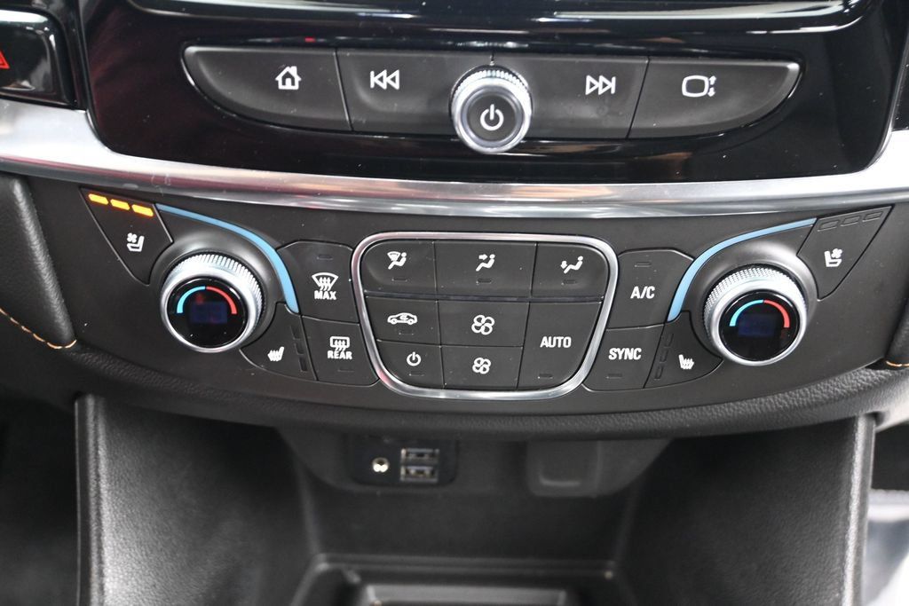 Used 2021 Chevrolet Traverse Premier w/ Redline Edition FWD image 17