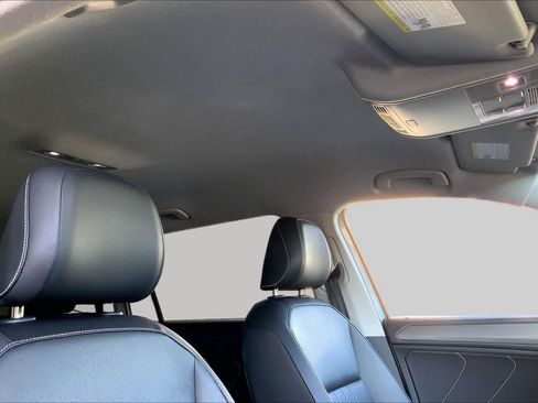 Used 2024 Volkswagen Tiguan SE AWD/4WD image 14